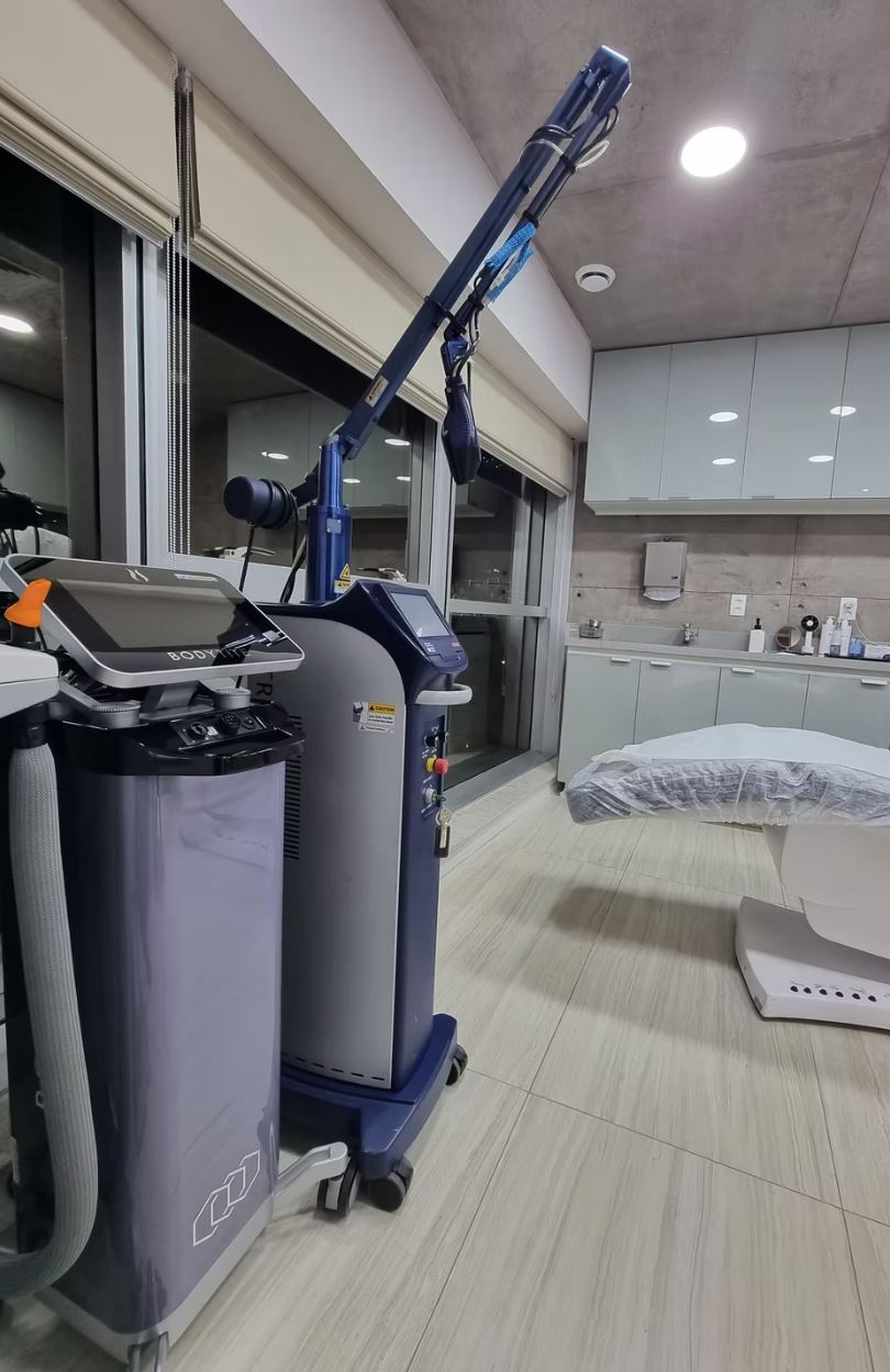 Foto equipamentos - Laser de CO2 e Bodytite