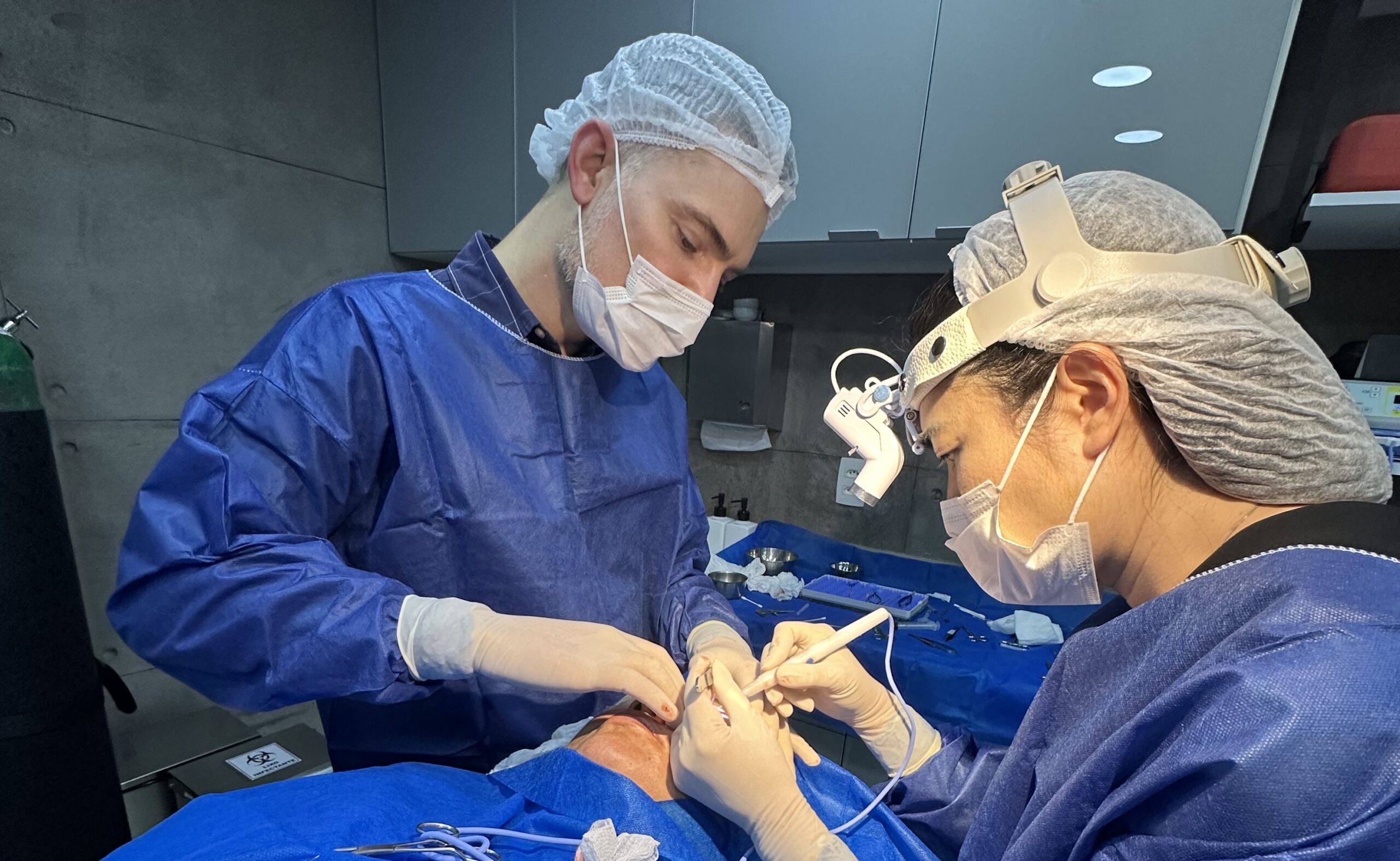 Equipe Avallon durante procedimento
